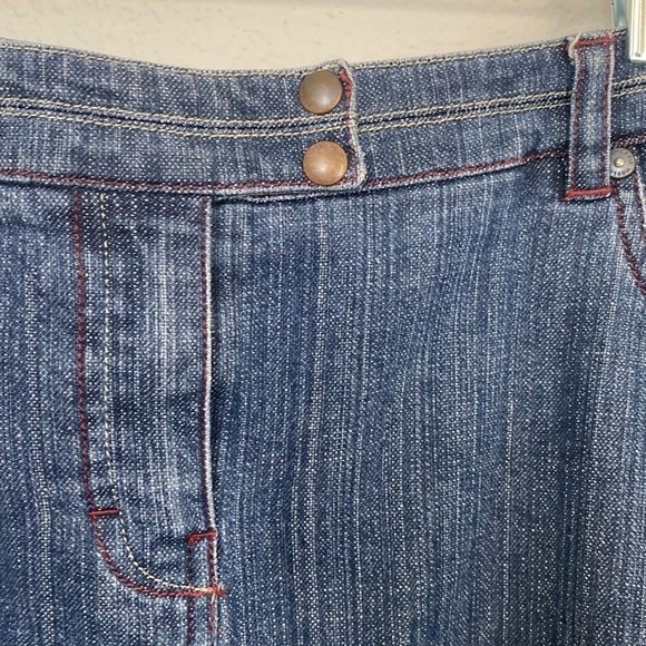 EUC Nine West Nine & Co. Weekend Stretch Denim Midi Skirt with Red Seams Size 12 - Picture 5 of 6